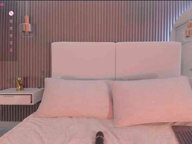 zoewhitte webcam