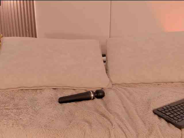 zoewhitte webcam