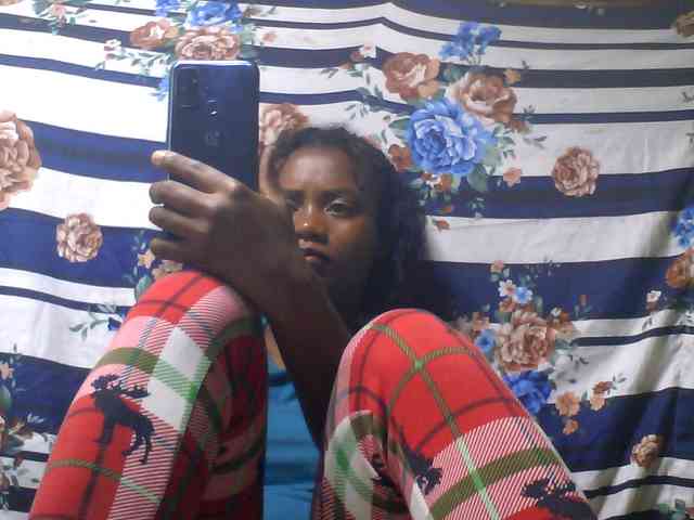 Sexyvaliha webcam