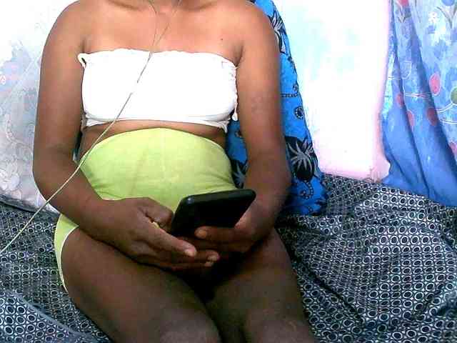 Sexyvaliha webcam