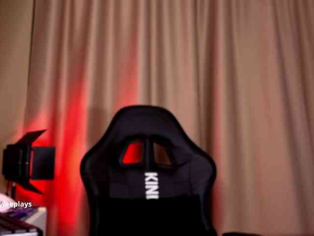 Amyleeplayss webcam