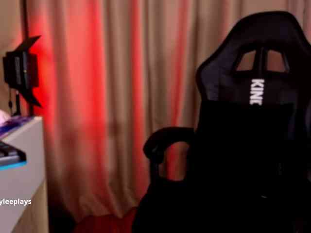 Amyleeplayss webcam