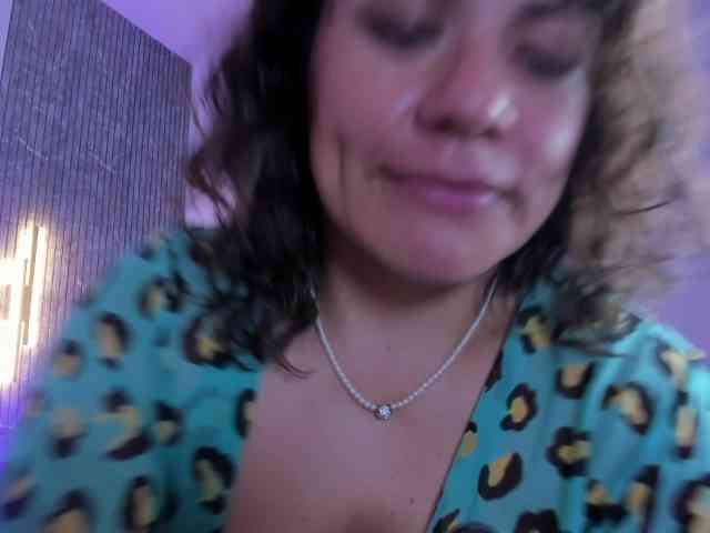 gipsela-gomez Live Webcam on BongaCams