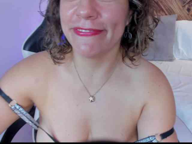 gipsela-gomez Live Webcam on BongaCams