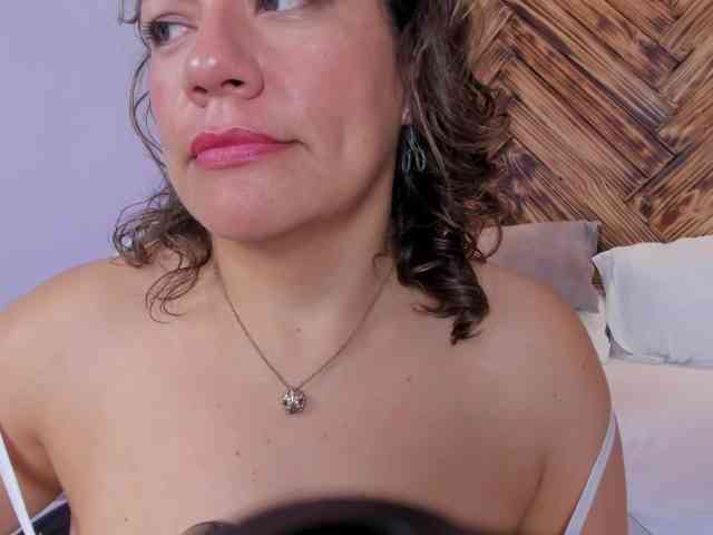 gipsela-gomez Live Webcam on BongaCams