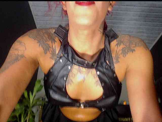 kitie-naughty-hot