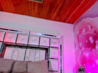 emiliclark Porn Show