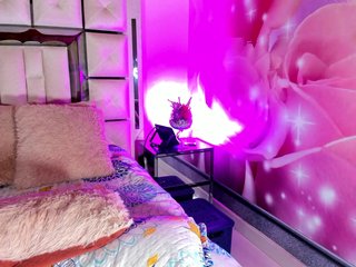 emiliclark Porn Show