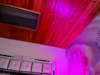 emiliclark Porn Show