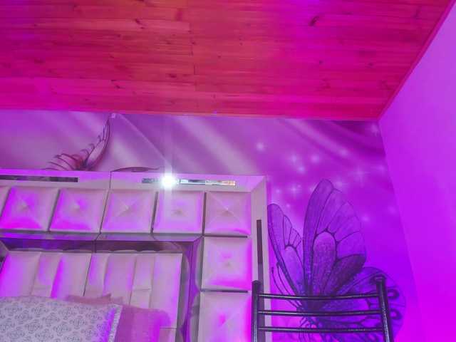 emiliclark's BongaCams show and profile