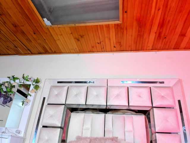 emiliclark's BongaCams show and profile