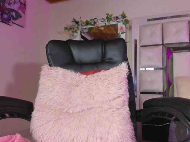 emiliclark webcam