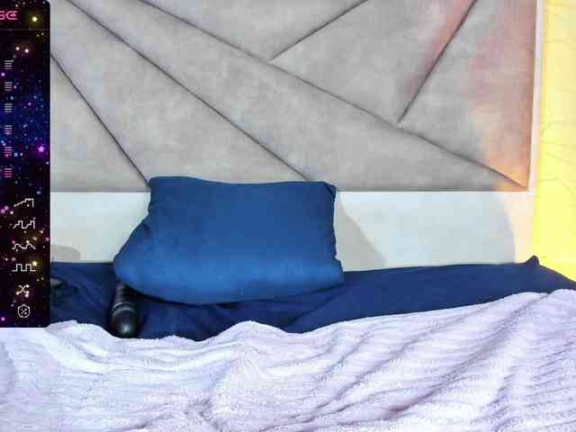 emiliclark webcam