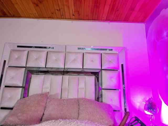emiliclark webcam