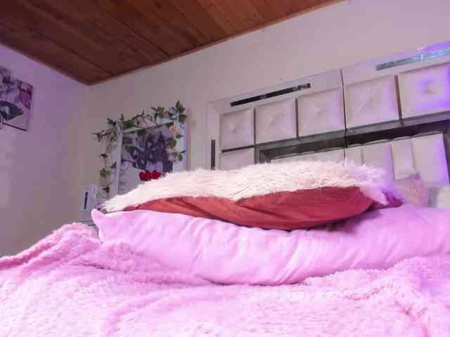 emiliclark webcam