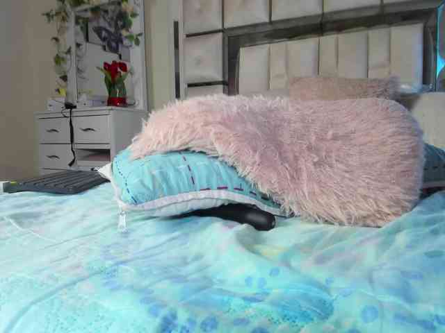 emiliclark webcam
