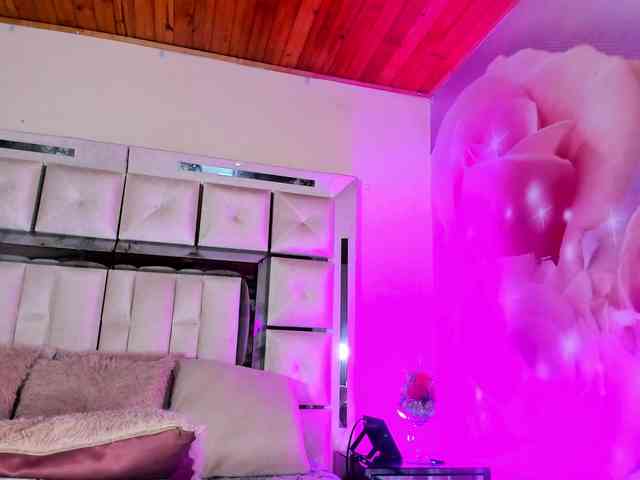 emiliclark webcam