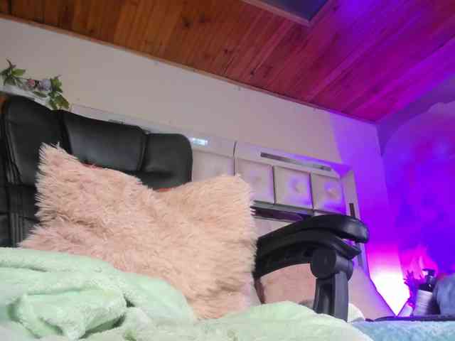 emiliclark webcam