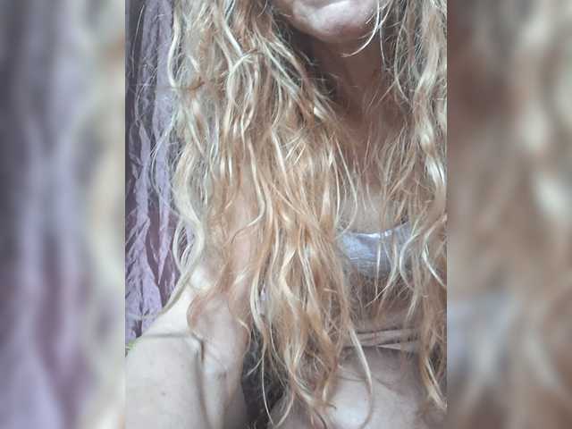 Ritia's BongaCams show and profile