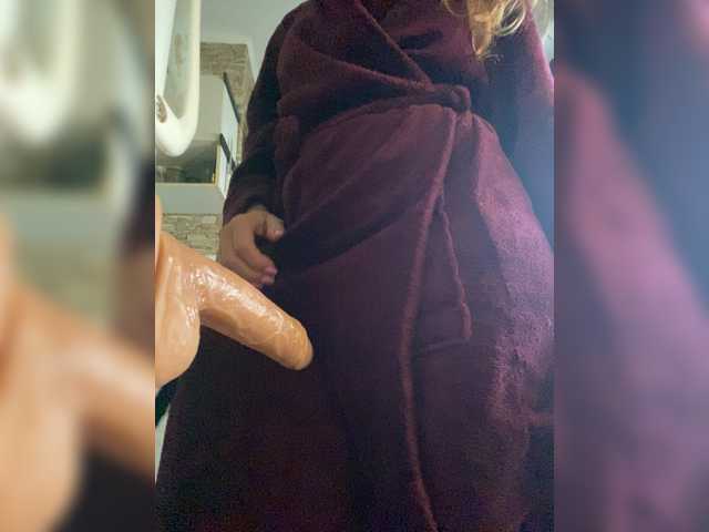 Ritia's BongaCams show and profile