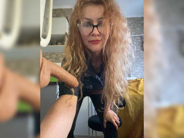 Ritia's BongaCams show and profile