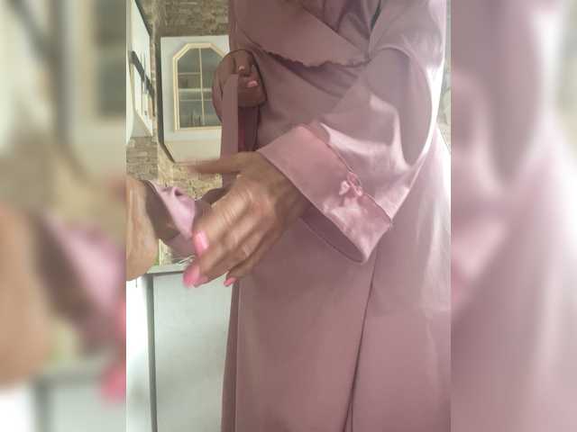 Ritia's BongaCams show and profile