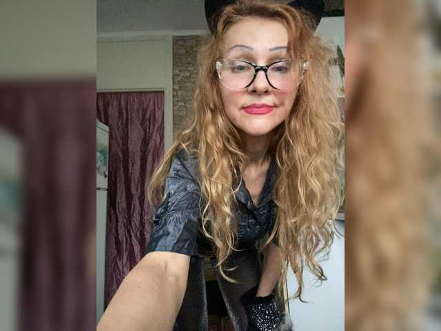 Ritia's BongaCams show and profile