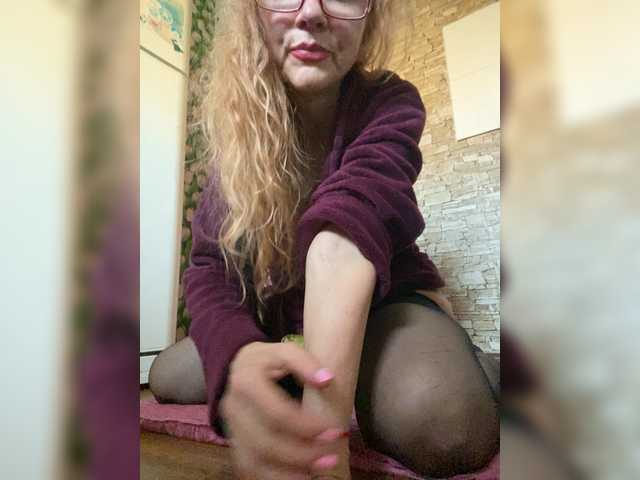 Ritia's BongaCams show and profile