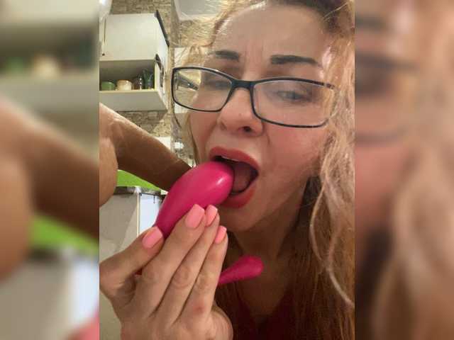 Ritia's BongaCams show and profile