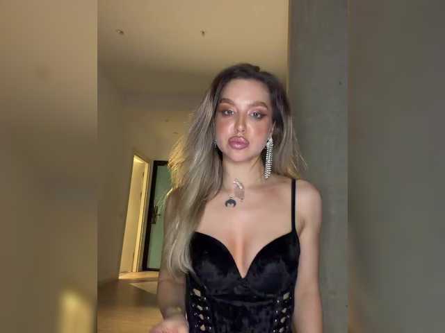  MistressX555 chat room