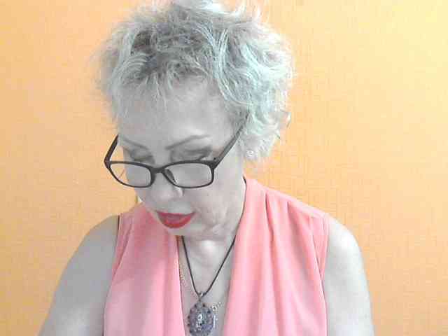 NessyJenixs webcam