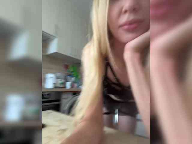 ElleTessa webcam