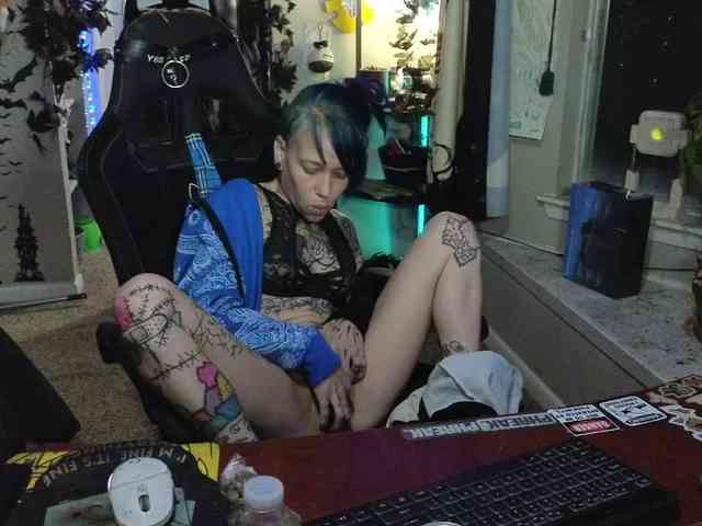ToxicDoll webcam