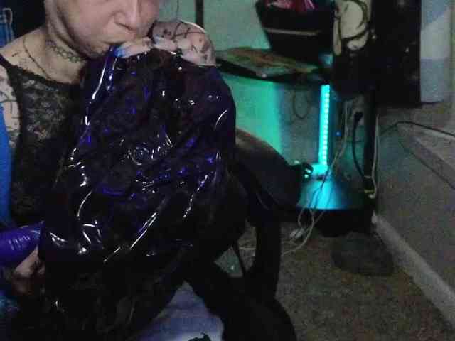 ToxicDoll webcam