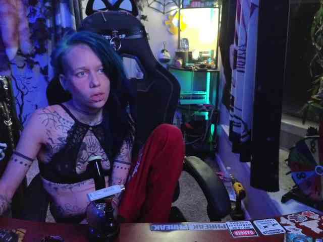 ToxicDoll webcam