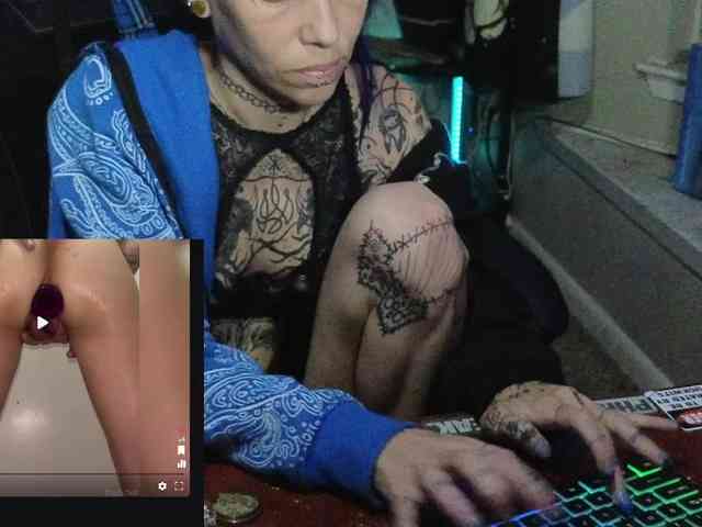 ToxicDoll webcam