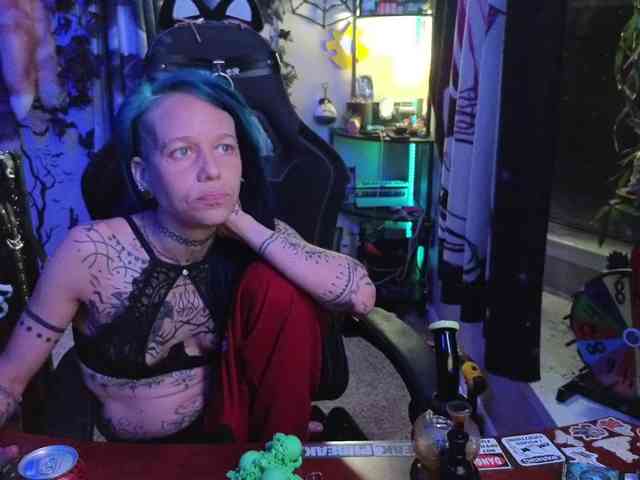 ToxicDoll webcam