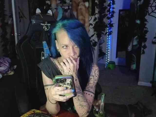 ToxicDoll webcam