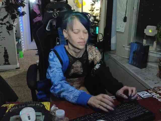 ToxicDoll webcam