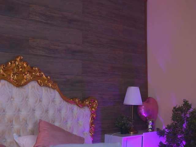 JuicyJessye's BongaCams show and profile