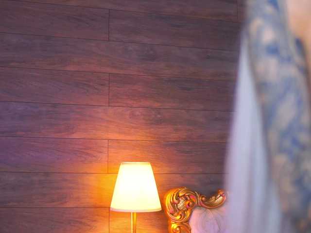 JuicyJessye's BongaCams show and profile