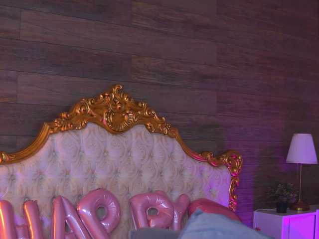 JuicyJessye's BongaCams show and profile