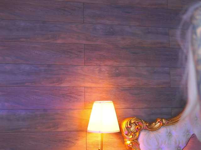 JuicyJessye's BongaCams show and profile