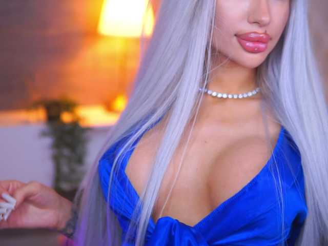 JuicyJessye's BongaCams show and profile