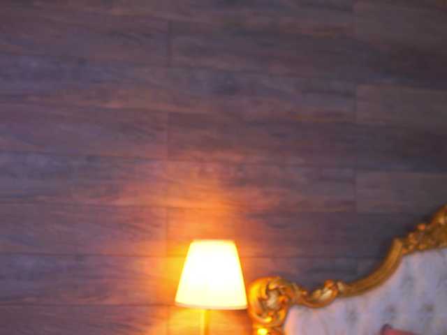 JuicyJessye's BongaCams show and profile