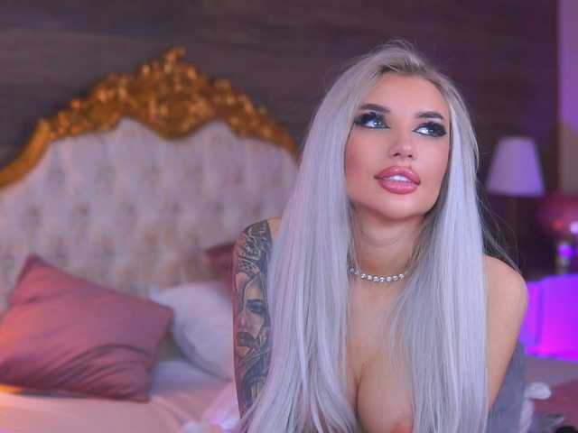 JuicyJessye's BongaCams show and profile