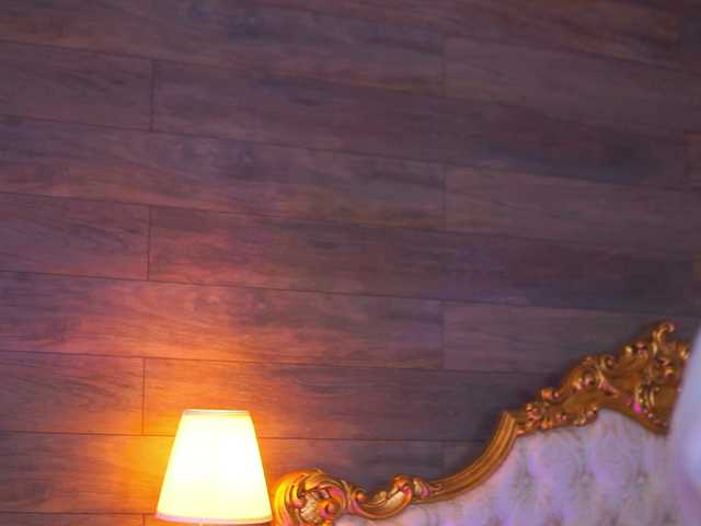 JuicyJessye's BongaCams show and profile