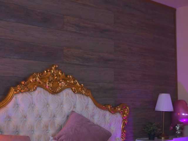 JuicyJessye's BongaCams show and profile