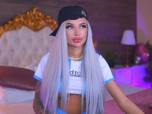 JuicyJessye's BongaCams show and profile