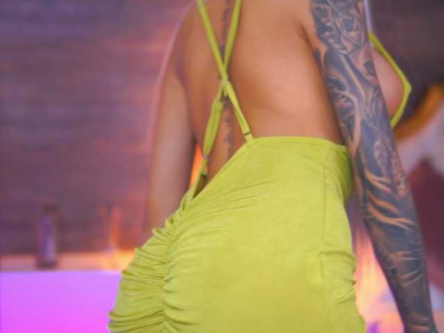 JuicyJessye's BongaCams show and profile